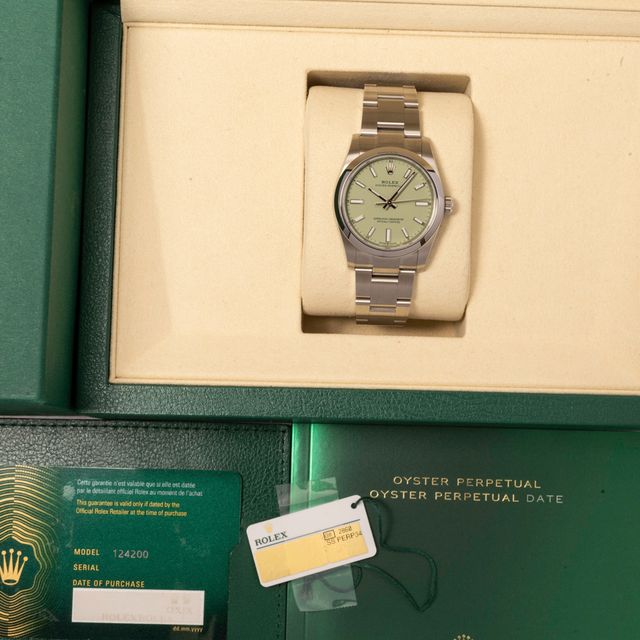 Rolex Oyster Perpetual 124200 Image 5